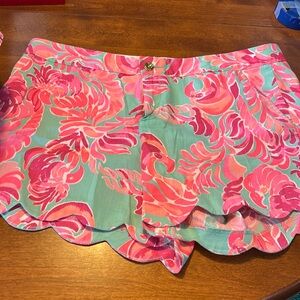 EUC Lilly Pulitzer sz. 14 buttercup shorts! Scalloped edge, adorable!!